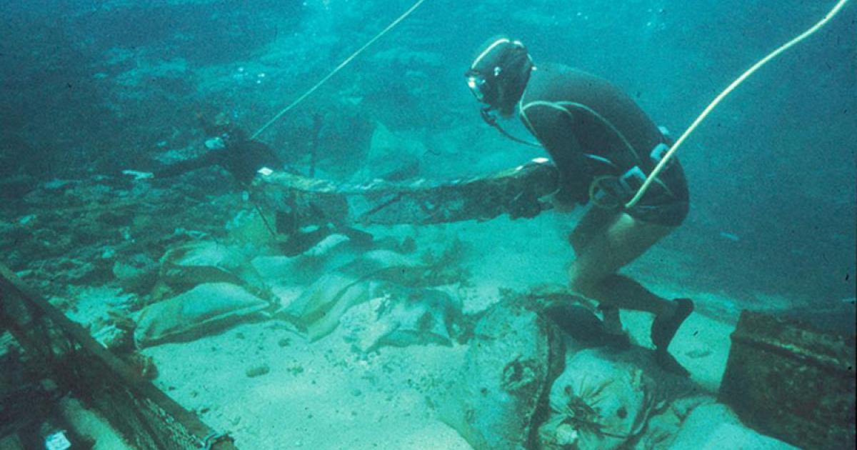 Australian aquatic forensics experts working on a wreck off the coast of Western Australia, in an attempt to understand what happens to bones over time in shipwrecks. Source: The Conversation / Western Australian Museum