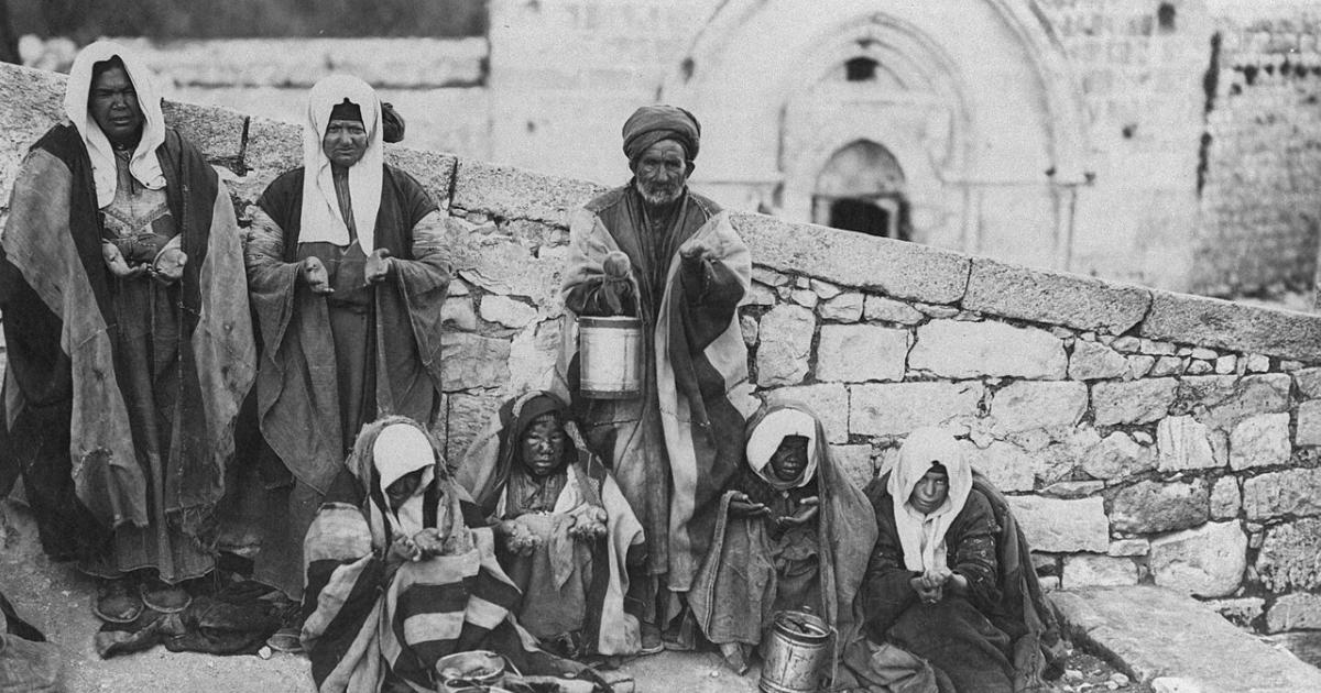 Group of lepers photographed during the Ottoman reign.