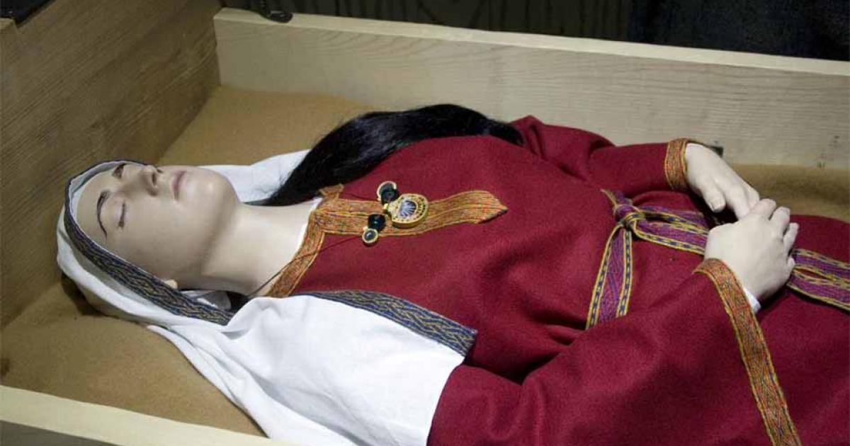Replica of the “Saxon Princess” bed burial at Kirkleatham Museum. Source: Prioryman/CC BY-SA 3.0