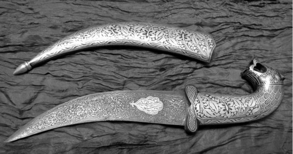 With a blade of Damascus steel (similar to Wootz steel), the blade makes this object a treasured piece. 