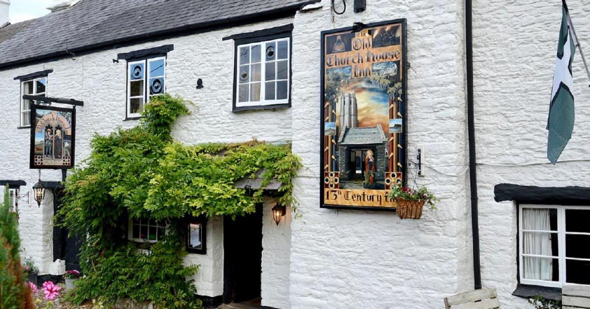 The Old Church House Inn is a 700 year-old British pub. Source: Thesupermat2 / CC BY-SA 2.0.