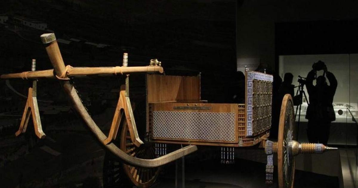 The cart from 2,400 years ago was reconstructed using original workmanship techniques with digital modeling and modern design. 