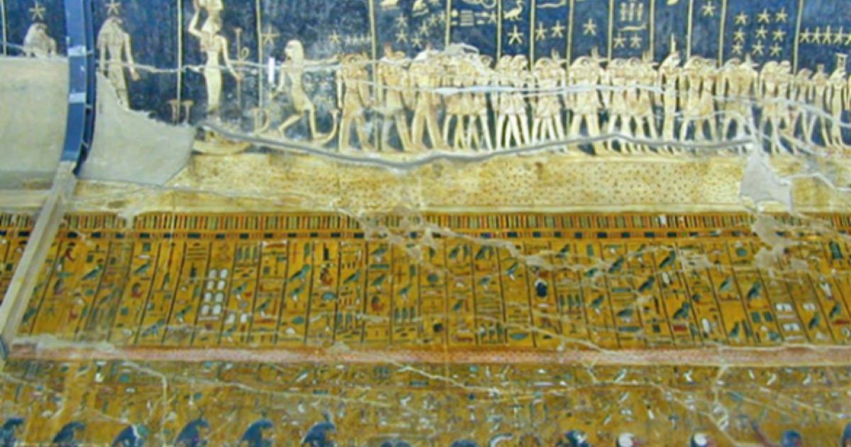Photograph of one of the chamber walls of the sarcophagus of Seti I, where you can see hieroglyphics regarding the second hour of the Book of Amduat and the sky and its constellations. 