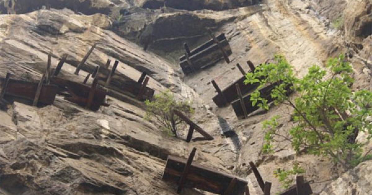 Suspended Coffins in China