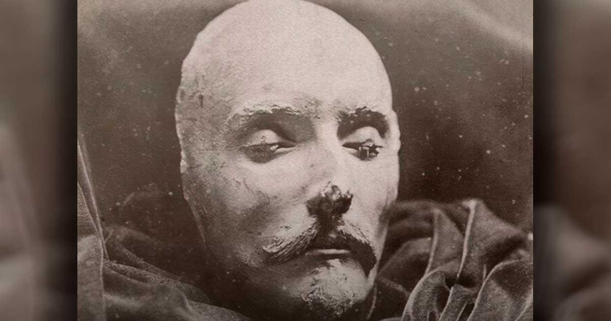 Death mask of William Shakespeare, 1616 AD (Public Domain). Shakespeare, an influential figure of Elizabethan England, is known for his plays and sonnets, and is considered to be the most famous writer of the English language. Shakespeare died on 23 April 1616, at the age of 52. He died within a month of signing his will, a document which he begins by describing himself as being in "perfect health". No extant contemporary source explains how or why he died.