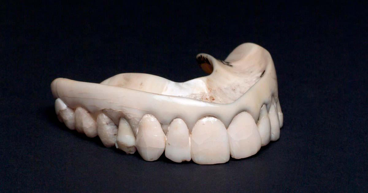 Upper ivory denture with human teeth. Source: Science Museum, London / CC BY 4.0