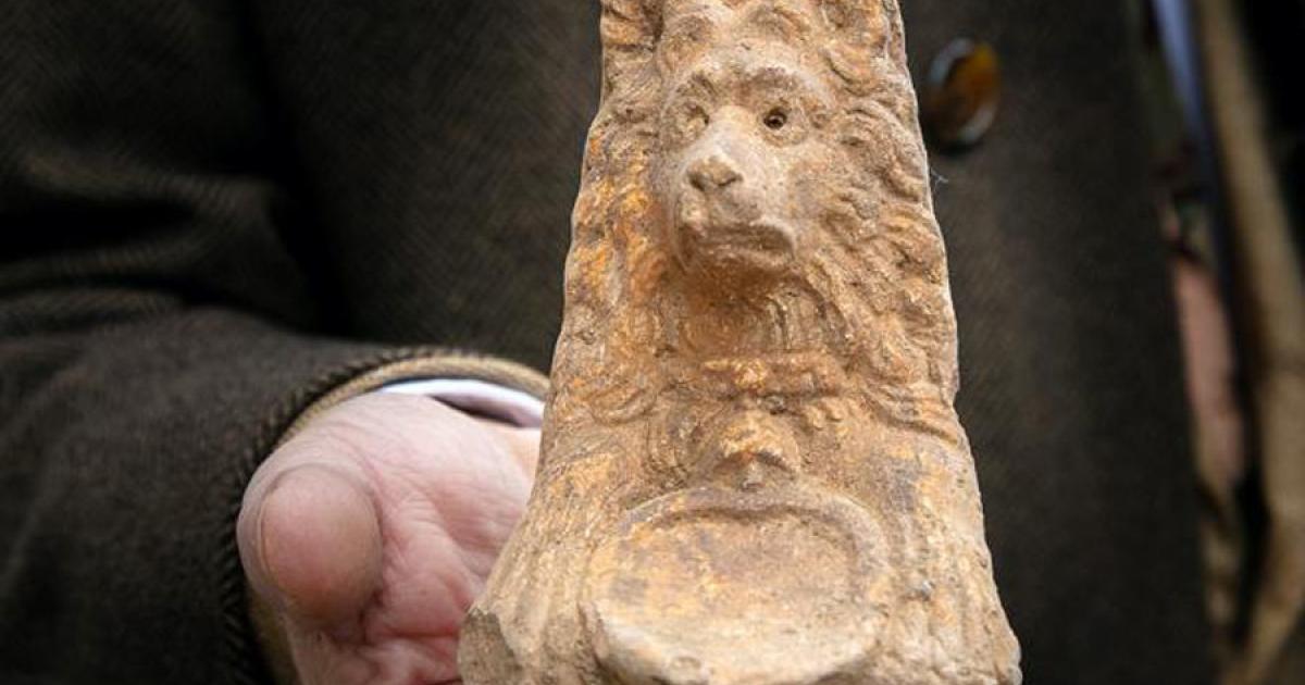 The terracotta dog statue found beneath the streets of central Rome, Italy.		Source: Soprintendenza Speciale Roma