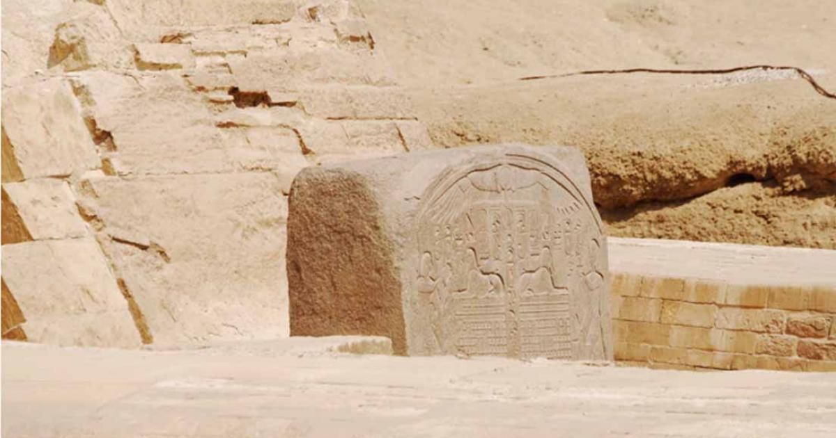 Thutmose IV’s Dream Stele standing between the front legs of the Sphinx in Giza, Egypt. Source: Claudio Caridi / Adobe Stock