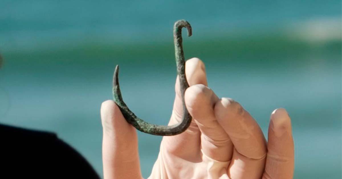 An ancient cooper fish hook used to hunt sharks was found on Israeli coasts. Source: Israel Antiquities Authority