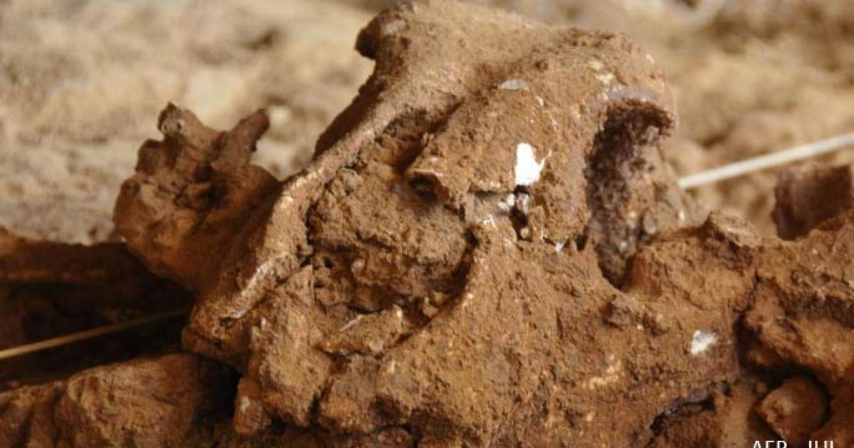 flin blade discovered caves Spain