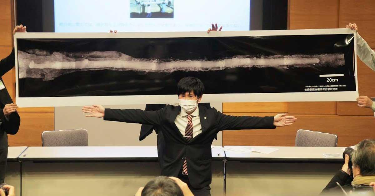 An X-ray showing the relative size of the giant sword found in the Japanese tomb. Archaeological Institute of Kashihara in Nara Prefecture.