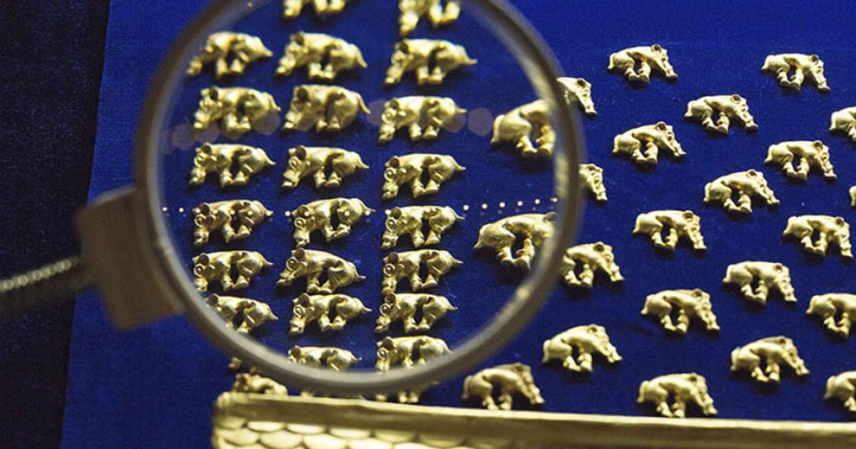 The gleaming riches no-one was meant to see belonging to an ancient nomad potentate, and his queen...or was she his concubine? 