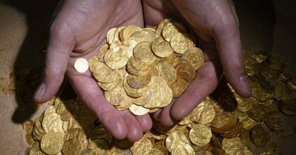 Divers find largest golden coin hoard ever discovered in Israel