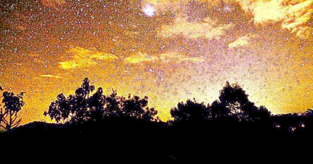 Extra-terrestrials and Fissures in the Great Wall