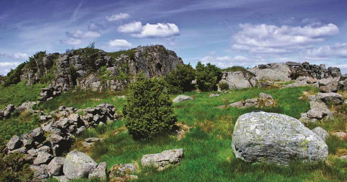 Ruins of the Borgaråsen hillfort in Magma Geoparks in Norway. Source: Magma Geopark