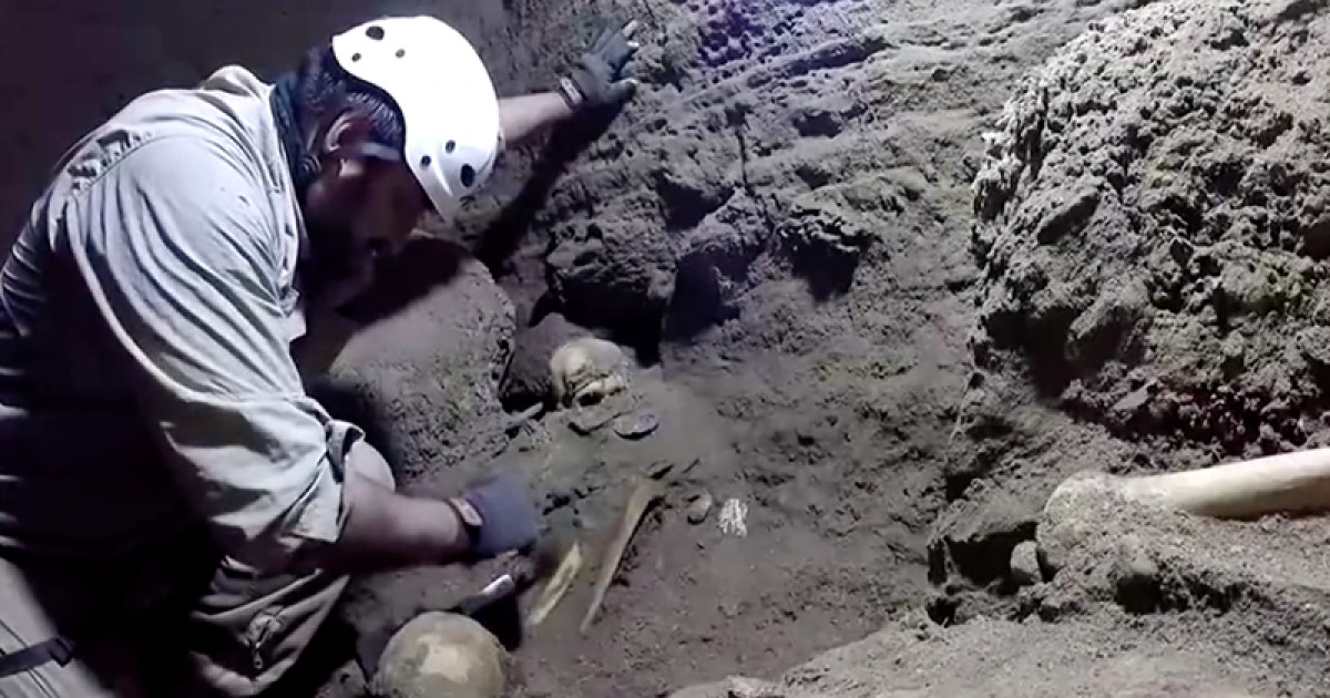 Discovery of an elite tomb was made ahead of renovation work in a working-class neighborhood in Lima. Source: Reuters / YouTube