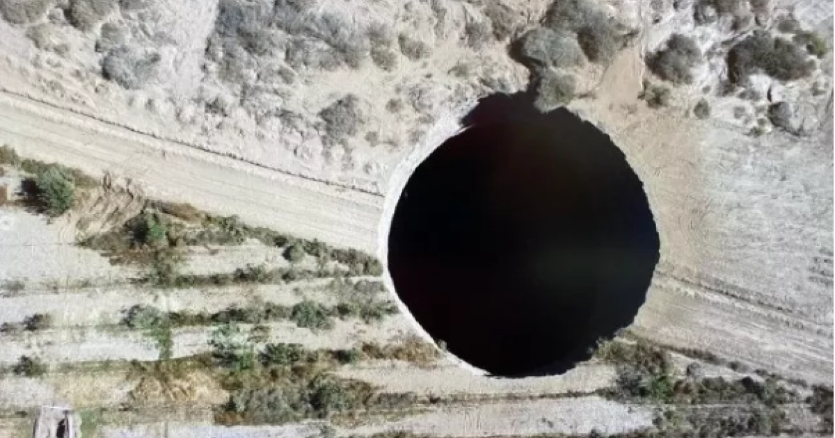 Giant sinkhole that has opened up in the Atacama Desert, Chile. Source: Sernageomin