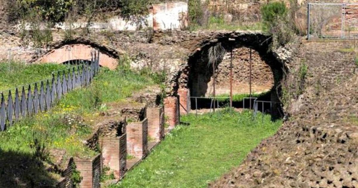 The old imperial port of Rome reveals its archaeological remains.