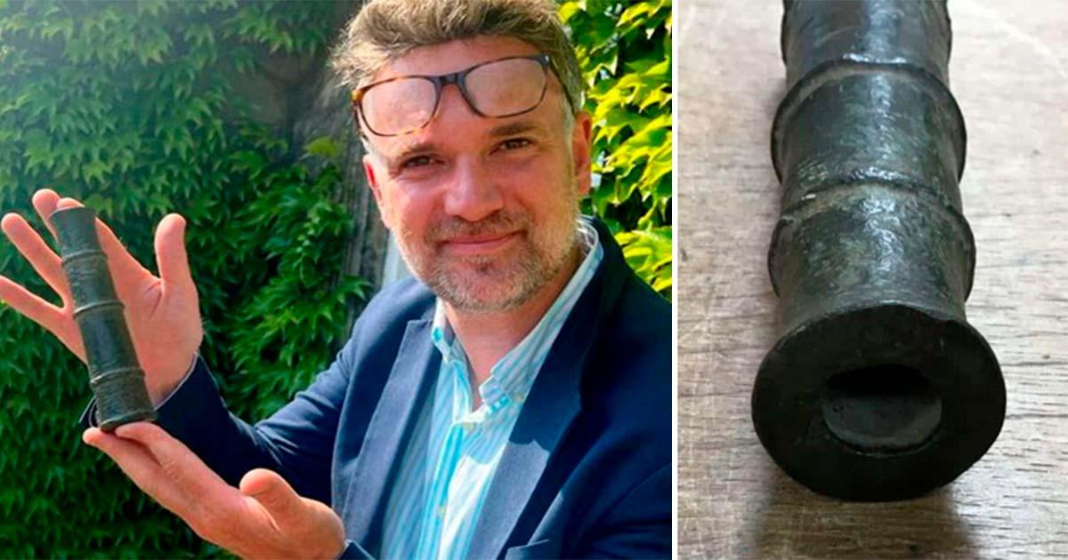 Charles Hanson, the owner of Hansons Auctioneers, holding the 600-year-old medieval hand cannon. 	Source: Hansons Auctioneers