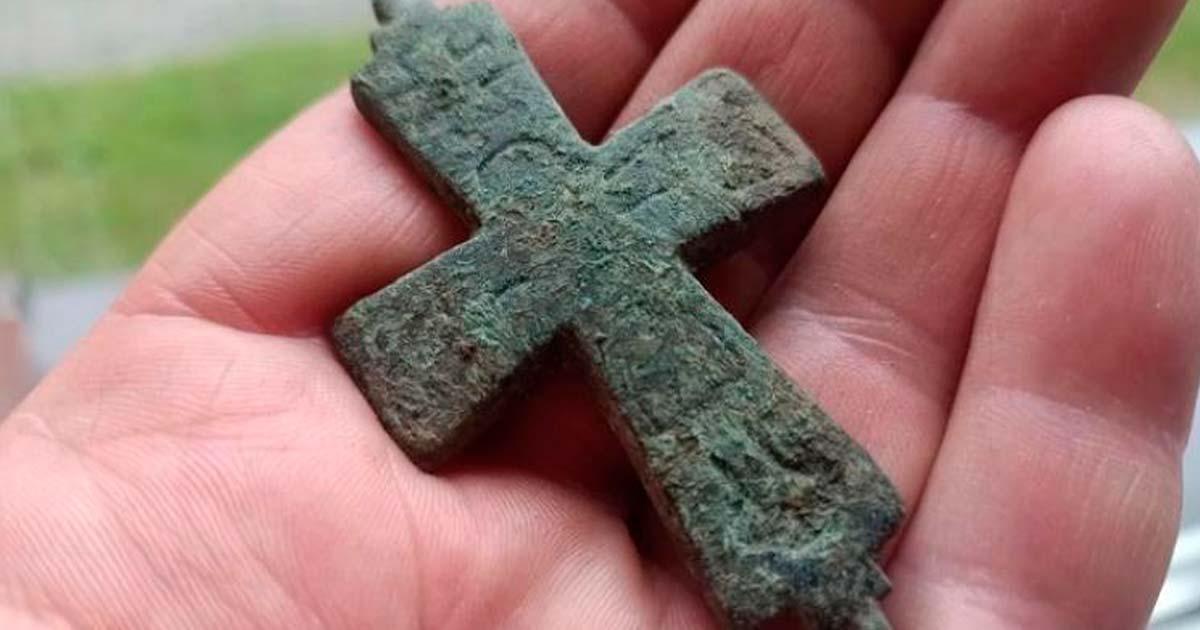 The knight’s rare medieval reliquary – an encolpion. Source: Institute of Archeology of the University of Lodz