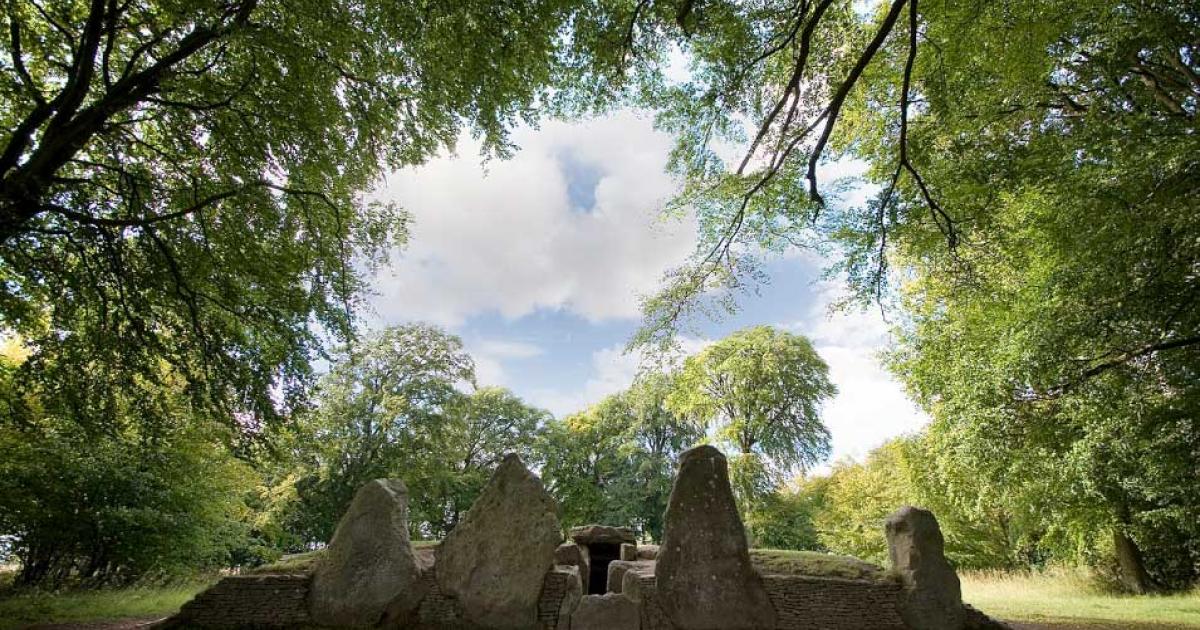 The entrance to Wayland's Smithy, one of the Cotswold-Severn Group Neolithic stone structures, seems primitive but megalithic mathematics can be found here, and experimental archaeology proves it. Source: Msemmett / CC BY-SA 3.0