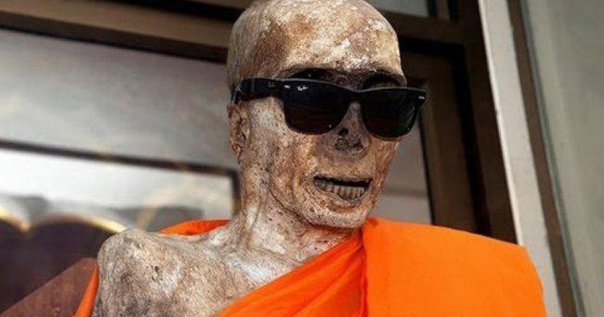 The body of the Thai Buddhist monk Luang Pho Daeng at Wat Khunaram, Ko Samui, Thailand (Source: escape.com.au)