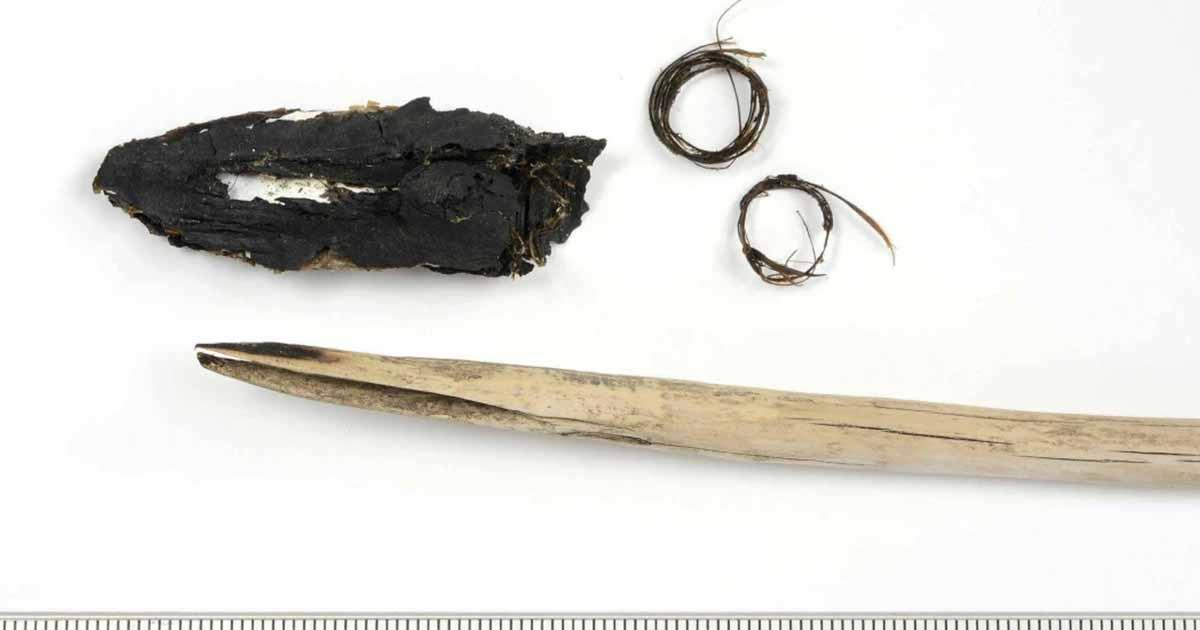 The mussel shell arrowheads have been found together with shafts and lashings. The scale in the lower edge of the image is millimeters.	Source: Cultural History Museum