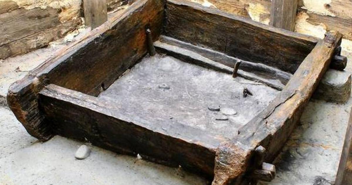 Neolithic Carpenters - Water Well