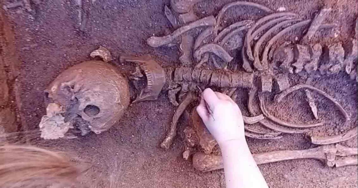 The graves, unearthed by a team from ERA Arqueologia in Portugal, held the remains of a man, a young woman, and an infant, all interred beneath limestone slabs believed to have been repurposed from monumental structures from the ancient city of Ossónoba. Source: ERA Arqueologia
