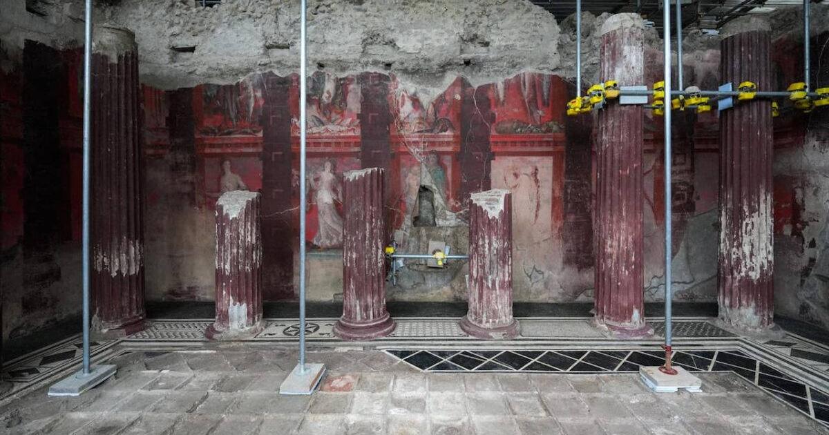 A grand fresco portraying Dionysian rituals (thiasus) has been uncovered in Pompeii.