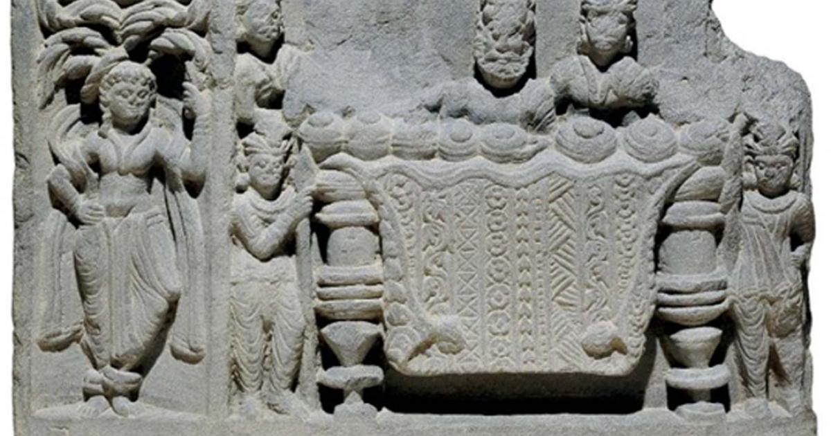 Two small figures guard the table holding the Buddha’s relics. Are they spearmen, or robots? 