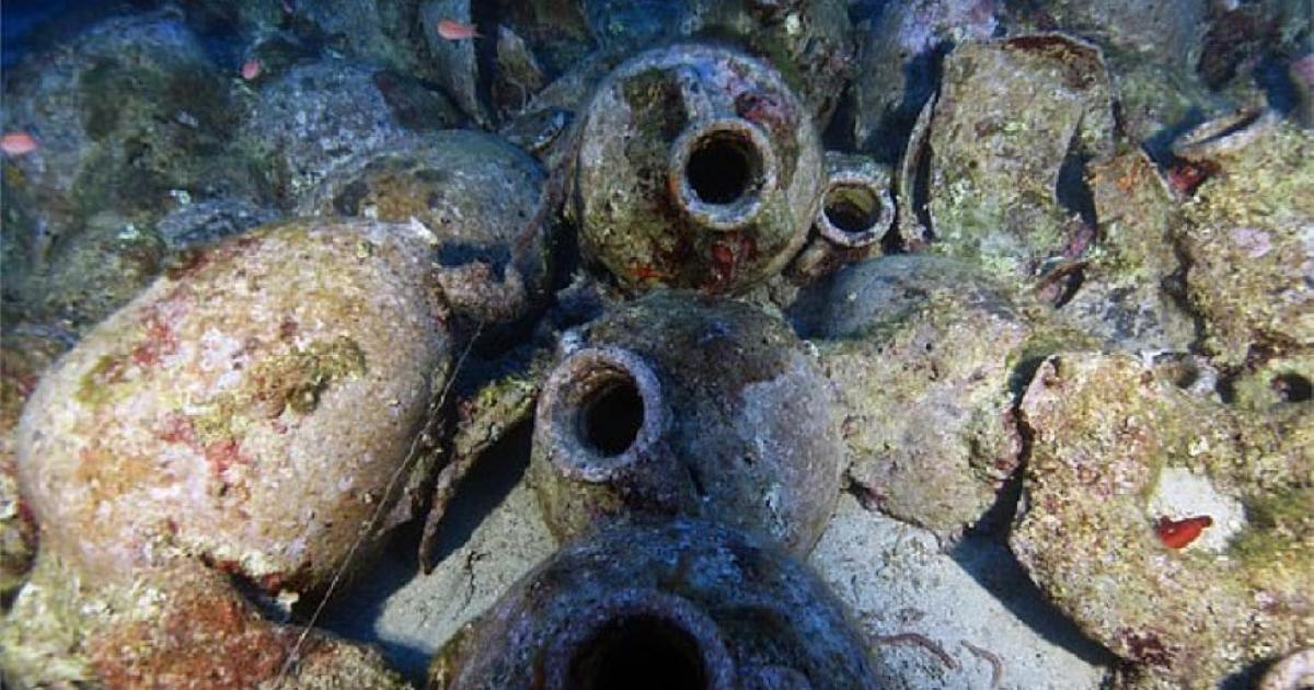 The amphorae cargo found at the Roman shipwreck off Kefalonia.	Source: Ionian Aquarium
