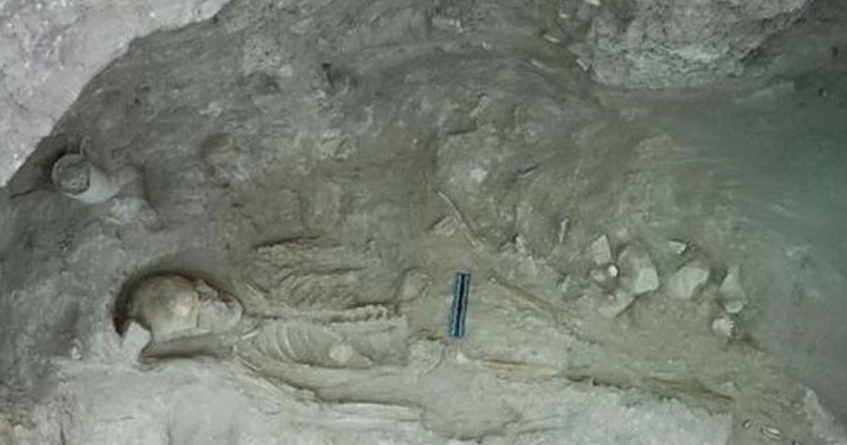 Skeleton of a 30–40 year-old woman with a decorated  ivory button on her chest, from the first tomb