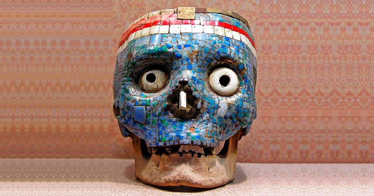 Ornamented Skull. The shell and pyrite insets into the sockets must bring some life back into these skulls, but the blades pushed into the nasal cavity and mouth have been suggested to cut off the human's vital breath. The skull covered with stones was probably worn by a priest as a mask. (Denis Jarvis / CC by SA 2.0) 