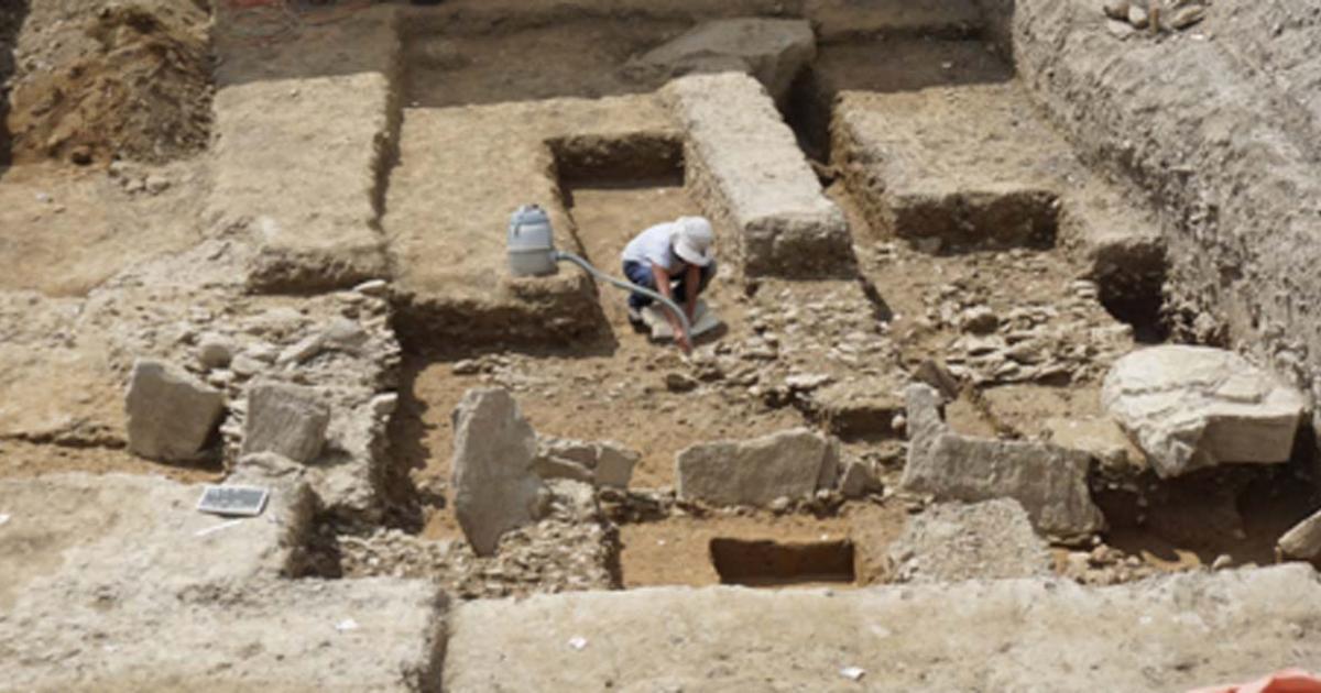 View of the 2019 construction site and the alignment of steles, standing stones. Source: © SBMA - ARIA SA.