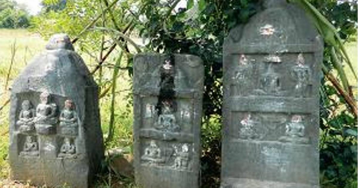 Tablets left in honor of family members who practiced Sallekhana