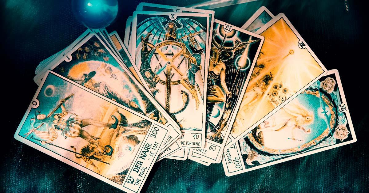 Tarot cards. Source: wimage72 / Adobe Stock 
