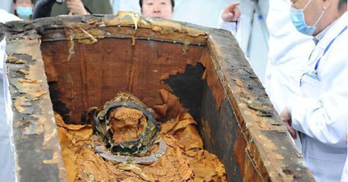 Tomb Raiders - Coffin in Mongolia