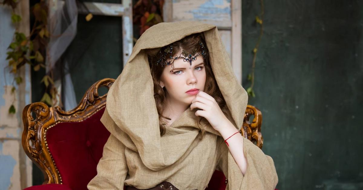 Representation of a seer or prophetess.