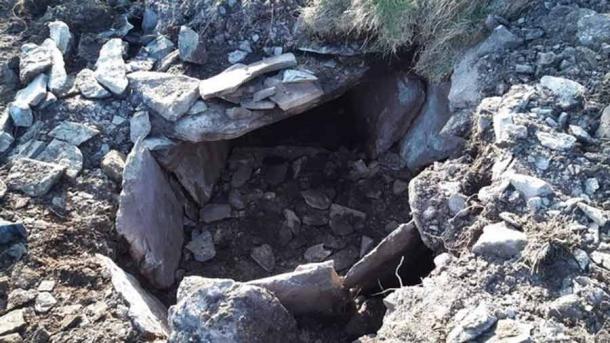 La tumba antigua descubierta en la península de Dingle, Irlanda. Fuente: RTE