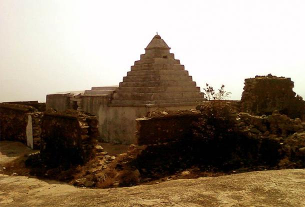 1000-year-old Sri Rama temple on top of Bodhikonda. (CC BY-SA 3.0)