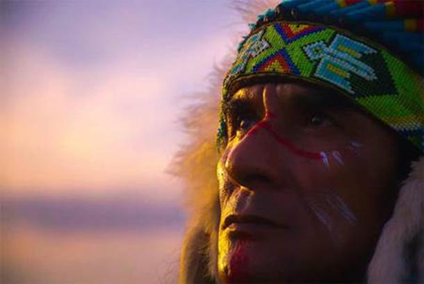 Retrato del hombre nativo americano. El estudio de los orígenes de los nativos americanos ha obsesionado durante mucho tiempo a arqueólogos y antropólogos. (Chinnachote / Adobe Stock)