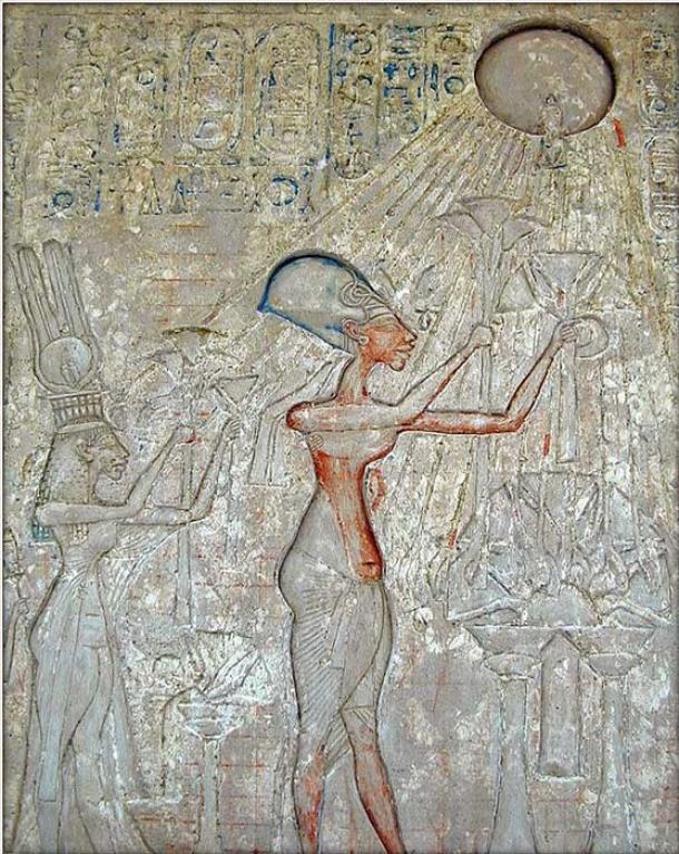 Akhenaten, Nefertiti, and Meritaten (obscured) worshipping the Aten sun deity in Amarna, which caused much conflict with the priests of the leading Amum deity. (Egyptian Museum / Public domain)
