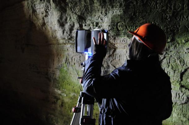 Tecnología de imágenes 3D utilizada en Covesea Caves. Los hallazgos fueron revelados en un libro publicado por la Sociedad de Anticuarios de Escocia. (Proyecto de publicación de la cueva del escultor)