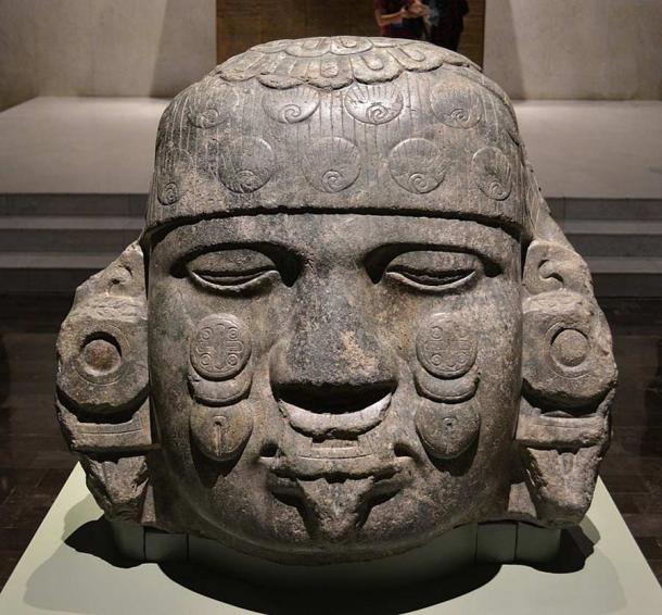 Cabeza de Coyolxauhqui en piedra diorita que data de alrededor de 1500 en exhibición en el Museo Nacional de Antropología (Ciudad de México). (Carlos yo / CC BY-SA 4.0)