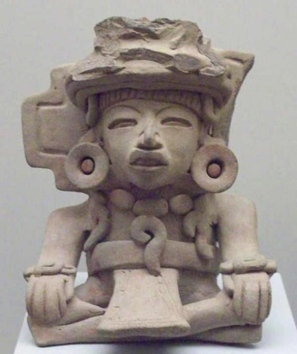 A funerary urn depicting a seated figure from the Zapotec culture, 100 -700 AD. (Luis García/CC BY-SA 3.0)