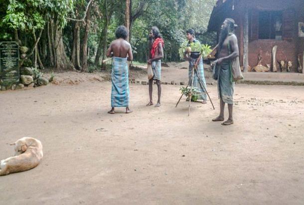 A Veddah sacred space or environment being laid out prior to a ritual. (Imaadwhd/CC BY SA 3.0)