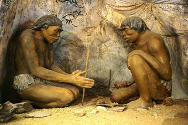 A diorama showing H. erectus, the earliest human species that is known to have controlled fire. (High Contrast / Public Domain)