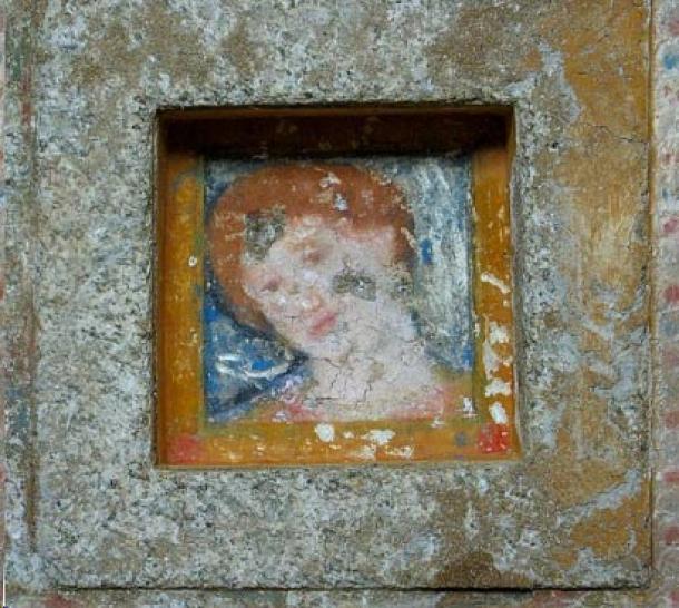 A fresco of a noble woman with golden necklace and earrings on the ceiling of the main chamber in the Ostrusha Mound near Kazanlak, Bulgaria. (Ivo E. Stankov/ CC BY-SA 2.5) 