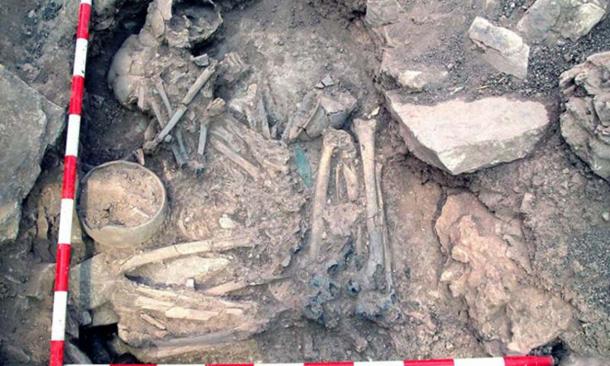A man and a woman buried side by side on the Castillejo de Bonete site in Spain, in the Bronze Age, had different genetic origins. (Luis Benítez de Lugo Enrich and José Luis Fuentes Sánchez / Oppida)